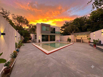 CASA EN VENTA MERIDA, CENTRO, CERCA DE AV ITZAES, ENTREGA INMEDIATA.