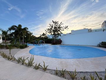 CASA EN VENTA MERIDA, SANTA MARIA YAXCHE, PRIVADA UNICA LIVING, 45, VERANO 2026.