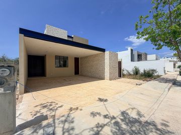 CASA EN VENTA MERIDA, SANTA MARIA YAXCHE, PRIVADA UNICA LIVING, 45, VERANO 2026.
