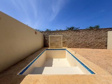 CASA EN VENTA MERIDA, SANTA MARIA YAXCHE, PRIVADA UNICA LIVING, 45, VERANO 2026.