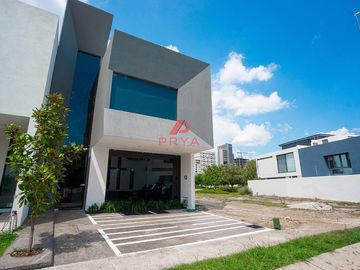 Casa en Venta en Punto Sur Tlajomulco de Zuñiga | 4 Recámaras con Roof Garden