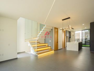 Casa en Venta en Punto Sur Tlajomulco de Zuñiga | 4 Recámaras con Roof Garden