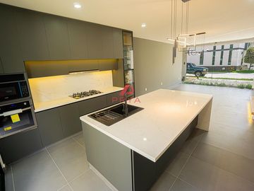 Casa en Venta en Punto Sur Tlajomulco de Zuñiga | 4 Recámaras con Roof Garden