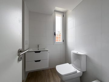 Departamento de 3 dormitorios piso exclusivo con cochera y radiadores en zona rio