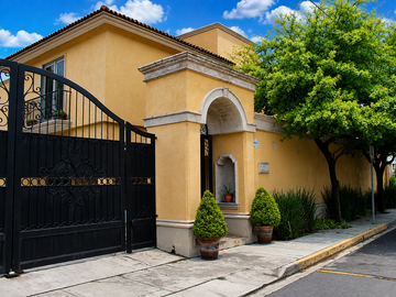 Casa en Venta | Santa Engracia | Calle Semiprivada | SPGG