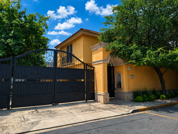 Casa en Venta | Santa Engracia | Calle Semiprivada | SPGG