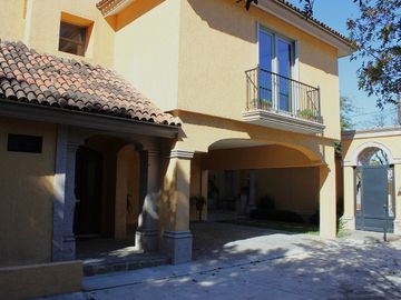 Casa en Venta | Santa Engracia | Calle Semiprivada | SPGG
