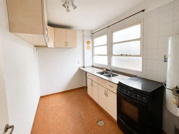 departamento en duplex de 3 amb, centro de san isidro - primer piso por escalera
