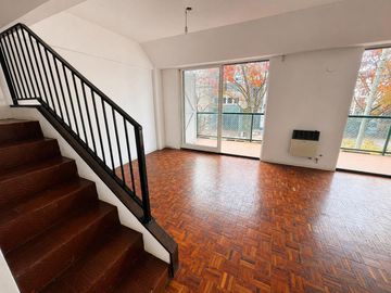 departamento en duplex de 3 amb, centro de san isidro - primer piso por escalera