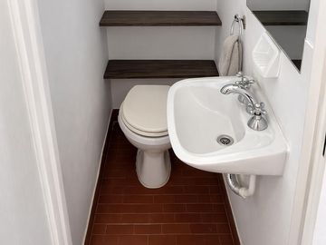 departamento en duplex de 3 amb, centro de san isidro - primer piso por escalera
