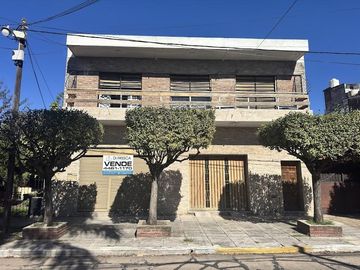 PH 3 amb. con local y fondo en Venta Villa Luzuriaga en Villa Luzuriaga