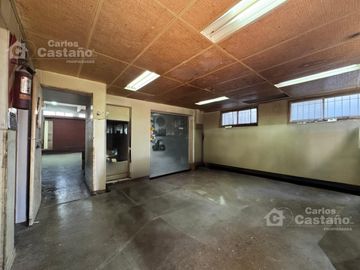 Casa en Altos de 3 Amb con Quincho, Piscina, Galpón y Local 2 Sótanos (1 en Local y otro en Galpón)