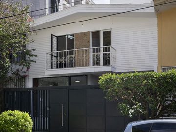 Oficinas privadas en renta en Providencia, servicios incluidos.