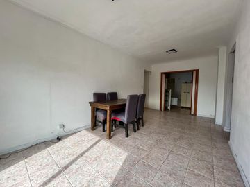 Alquiler 24 meses - Departamento 3 ambientes con balcón y dependencia - Zona Centro
