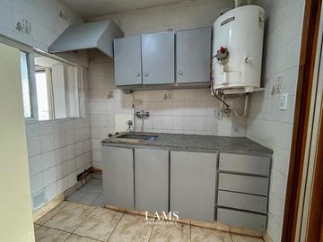 Alquiler 24 meses - Departamento 3 ambientes con balcón y dependencia - Zona Centro
