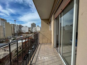 Alquiler 24 meses - Departamento 3 ambientes con balcón y dependencia - Zona Centro