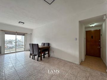 Alquiler 24 meses - Departamento 3 ambientes con balcón y dependencia - Zona Centro