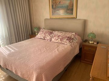 Hermoso piso de 4 Ambientes con dependencia, escritorio, baulera y cochera