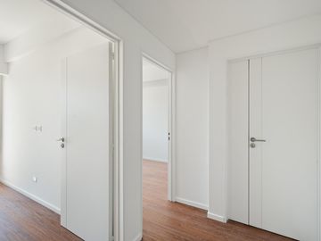 VENTA - DEPARTAMENTO DE TRES AMBIENTES CON BALCON TERRAZA - LAS CAÑITAS.