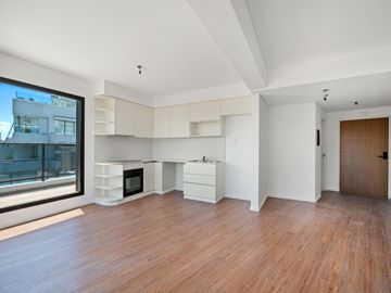 VENTA - DEPARTAMENTO DE TRES AMBIENTES CON BALCON TERRAZA - LAS CAÑITAS.