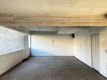 Oficina con cochera en venta, en Martínez