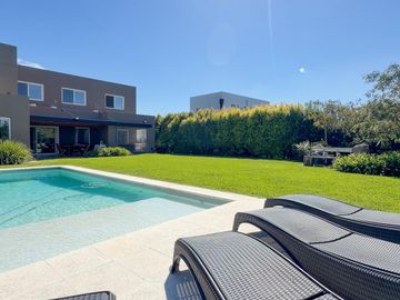 Venta - Casa en Altos de Campo Grande / Pilar