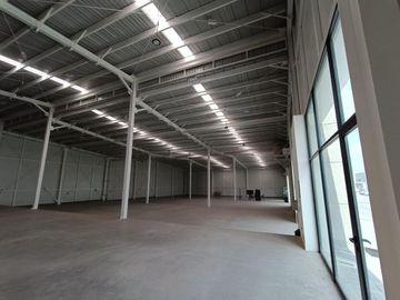 Nave Industrial en Renta sobre la Carretera Silao-Irapuato Guanajuato 3,262 m2
