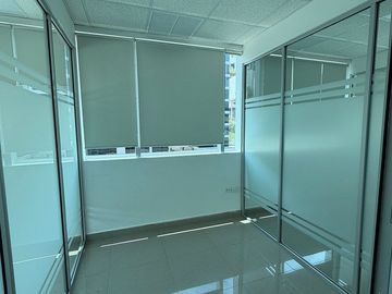 OFICINA EN RENTA, AV. FUNDADORES, DEL PASEO RESIDENCIAL