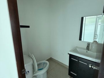 OFICINA EN RENTA, AV. FUNDADORES, DEL PASEO RESIDENCIAL