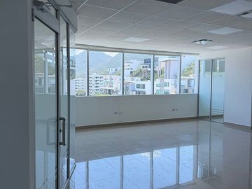 OFICINA EN RENTA, AV. FUNDADORES, DEL PASEO RESIDENCIAL