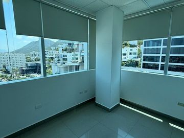 OFICINA EN RENTA, AV. FUNDADORES, DEL PASEO RESIDENCIAL