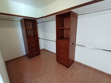 CASA EN RENTA EN MERIDA F-1149, 3 REC. CLUB DE GOLF LA CEIBA $45,000 M.N.