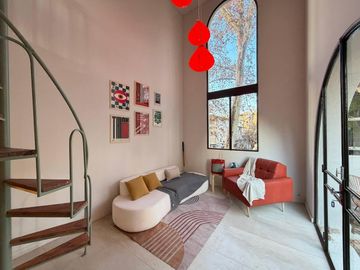 VENTA: casa de tres dormitorios, dos cocheras, patio, quincho y pileta. Barrio Lourdes, Rosario