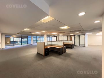 Alquiler oficina de 400 m2 en 2 plantas con 3 cocheras - Martínez