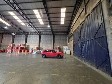 Depósito de 1.100 m2 sup. cubierta en Alquiler en Combatientes de Malvinas al 1500, Campana