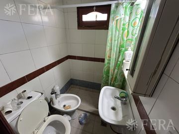 Venta Casa 6 ambientes con cochera y quincho en San Jose