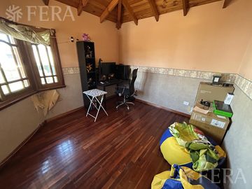 Venta Casa 6 ambientes con cochera y quincho en San Jose