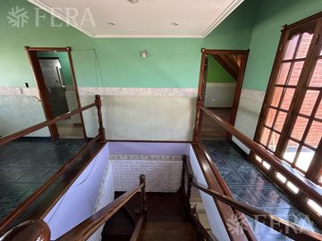 Venta Casa 6 ambientes con cochera y quincho en San Jose