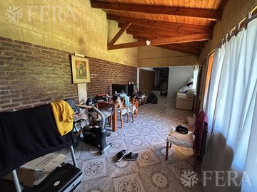 Venta Casa 6 ambientes con cochera y quincho en San Jose