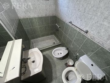 Venta Casa 6 ambientes con cochera y quincho en San Jose