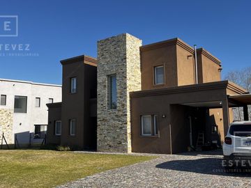 Casa en venta, 3 dormitorios, pileta, laguna, Barrio Cerrado, GBA Norte