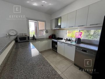 Casa en venta, 3 dormitorios, pileta, laguna, Barrio Cerrado, GBA Norte