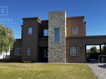 Casa en venta, 3 dormitorios, pileta, laguna, Barrio Cerrado, GBA Norte