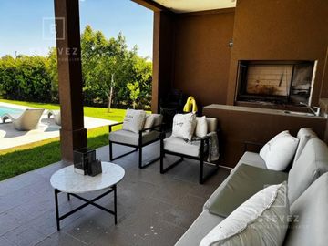 Casa en venta, 3 dormitorios, pileta, laguna, Barrio Cerrado, GBA Norte
