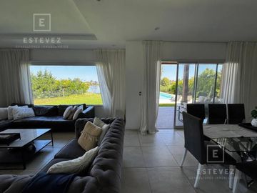Casa en venta, 3 dormitorios, pileta, laguna, Barrio Cerrado, GBA Norte