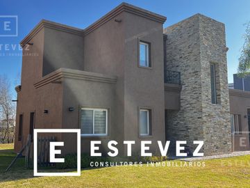 Casa en venta, 3 dormitorios, pileta, laguna, Barrio Cerrado, GBA Norte