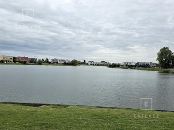 Casa en venta, 3 dormitorios, pileta, laguna, Barrio Cerrado, GBA Norte