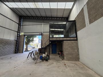 Galpón en Area de Promoción El Triángulo