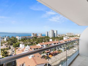 Departamento con vista al mar en Marina Vallarta, piso 10