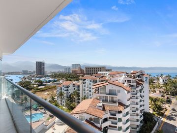 Departamento con vista al mar en Marina Vallarta, piso 10